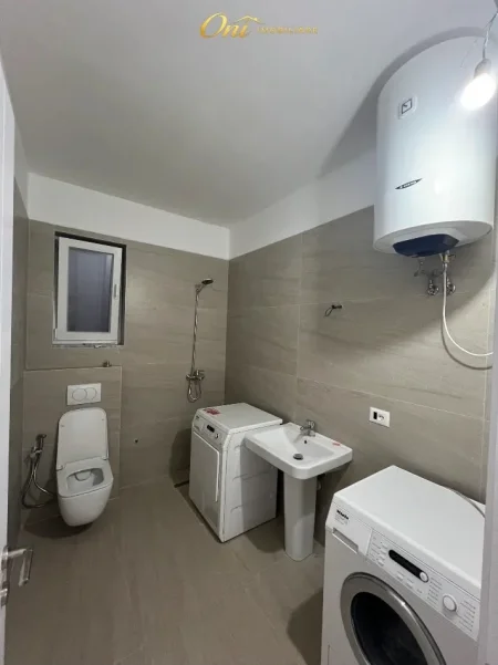 Tirane, jepet me qera shtepi 3+1 Kati 1, 100 m² 400 € (misto mame)
