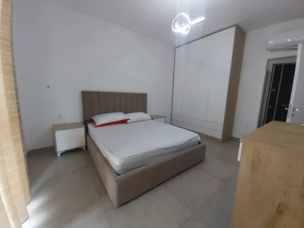Tirane, jepet me qera apartament 2+1+2 Kati 9, 116 m² 700 € (FARMACIA 10 , Kompleksi Arlis)