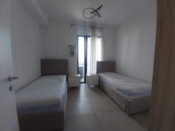Tirane, jepet me qera apartament 2+1+2 Kati 9, 116 m² 700 € (FARMACIA 10 , Kompleksi Arlis)