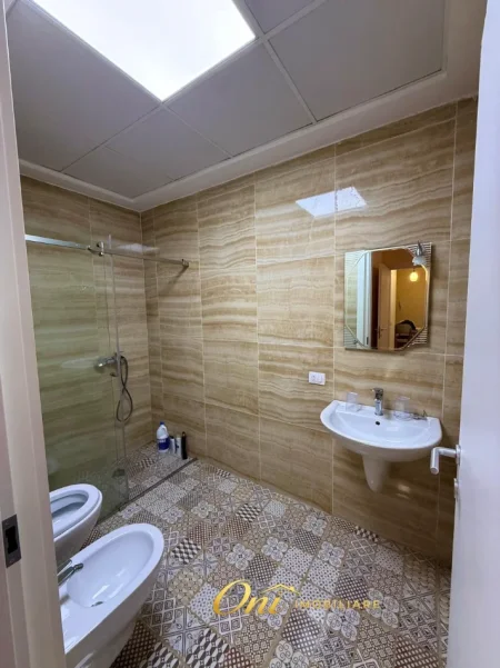 Tirane, jepet me qera apartament 2+1 Kati 6, 90 m² 750 € (KOMPLEKSI FIORI DI BOSKO)