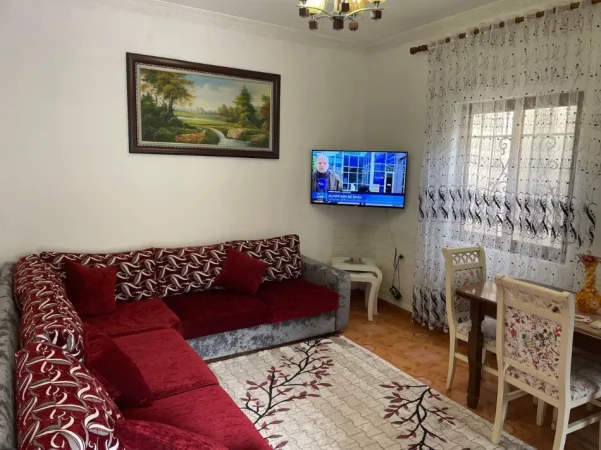 Tirane, jepet me qera apartament 2+1 Kati 1, 70 m² 350 € (PRANE QSUT)