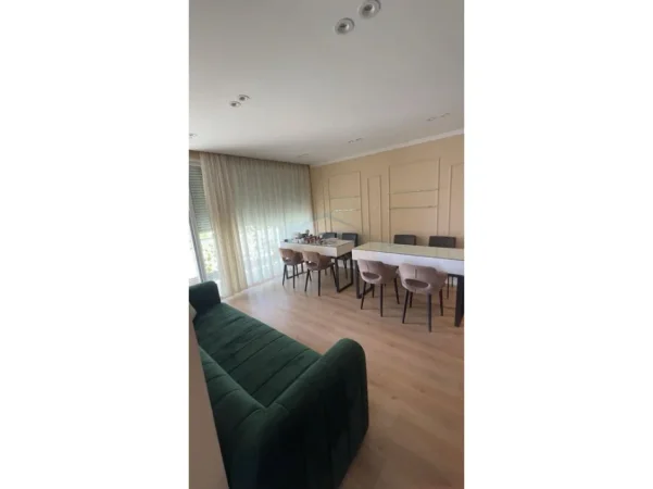 Tirane, jepet me qera aktivitet biznesi Kati 1, 1.160 m² 1.160 € (DonBosko)