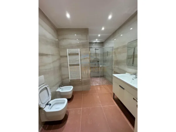 Tirane, shitet apartament 3+1 Kati 5, 146 m² 180.000 € (Tufine, Tirane.)