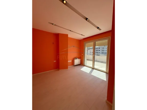 Tirane, shitet apartament 3+1 Kati 5, 146 m² 180.000 € (Tufine, Tirane.)