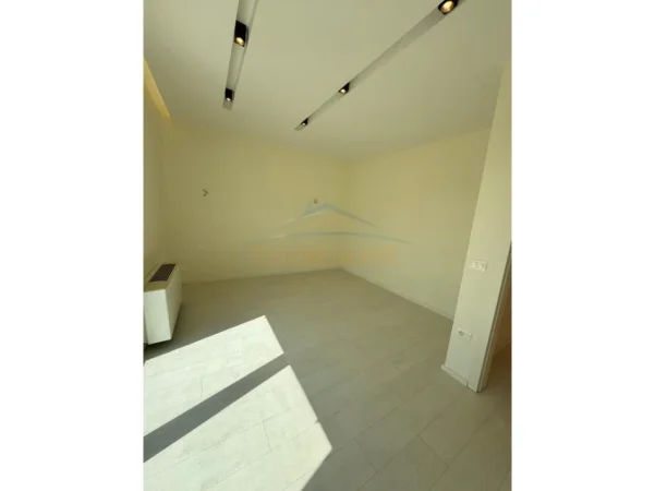 Tirane, shitet apartament 3+1 Kati 5, 146 m² 180.000 € (Tufine, Tirane.)