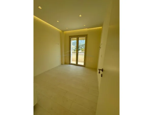 Tirane, shitet apartament 3+1 Kati 5, 146 m² 180.000 € (Tufine, Tirane.)
