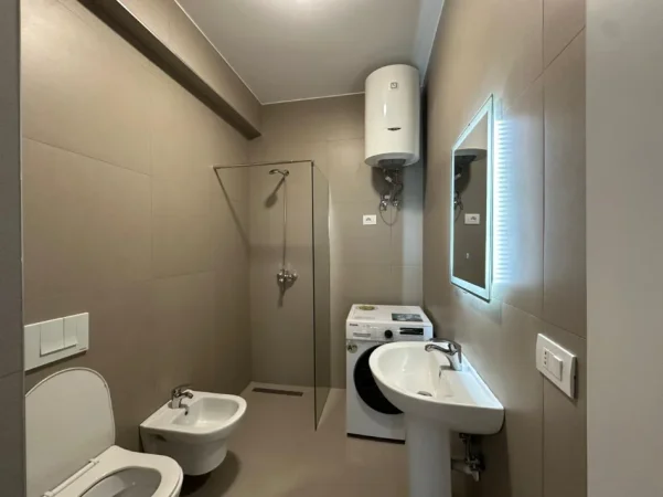 Tirane, jepet me qera apartament 1+1+Ballkon Kati 2, 66 m² 500 € (Rruga Sokrat Miho)