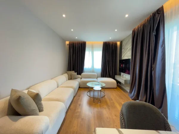 Tirane, jepet me qera apartament 2+1 Kati 6, 110 m² 1.000 € (Komuna e Parisit)