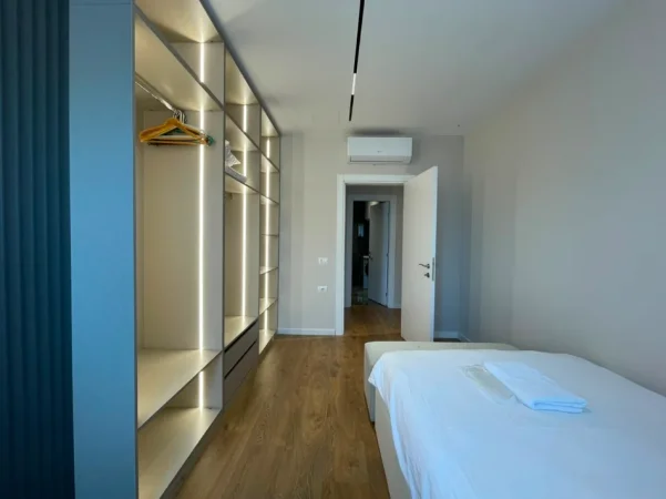 Tirane, jepet me qera apartament 2+1 Kati 6, 110 m² 1.000 € (Komuna e Parisit)