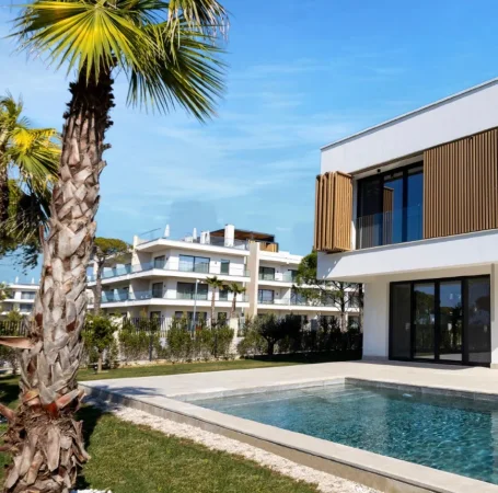 Durres Plazh, shitet Vile 2 Katshe , 230 m² 1.300.000 € (GJIRI I LALZIT)