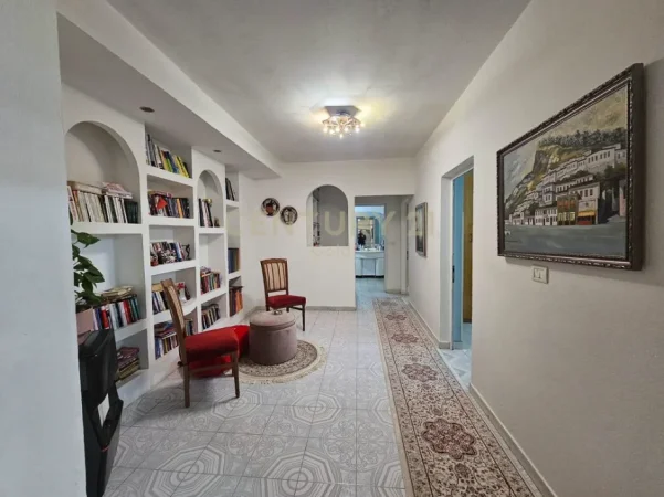 Tirane, shitet apartament 2+1+Ballkon Kati 4, 148 m² 285.000 € 