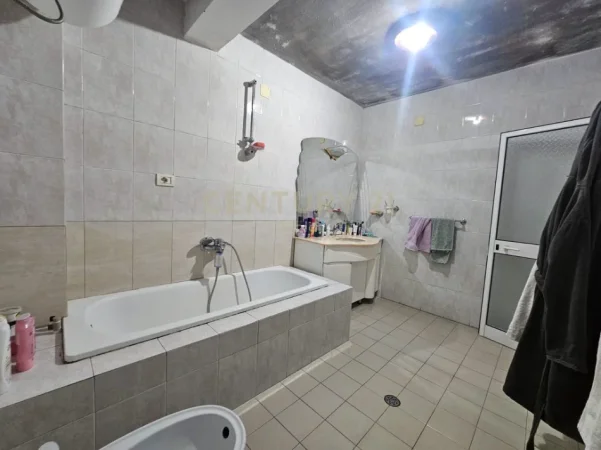 Tirane, shitet apartament 2+1+Ballkon Kati 4, 148 m² 285.000 € 