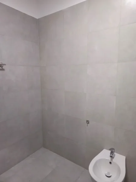 Tirane, jepet me qera apartament 2+1+Aneks+Ballkon Kati 2, 120 m² 1.200 € (Liqeni i Thate)