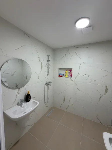 Tirane, jepet me qera apartament 2+1 Kati 1, 108 m² 650 € (Casa Italia / Akses Tirana.)