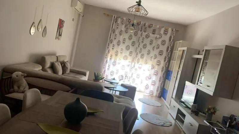 Tirane, jepet me qera apartament 1+1 Kati 2, 98 m² 500 € 