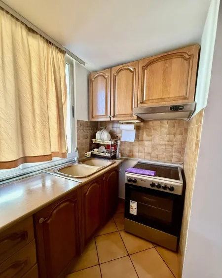 Tirane, jepet me qera apartament 2+1 Kati 5, 85 m² 500 € (BRRYLI)