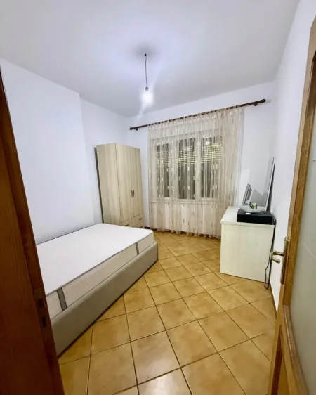 Tirane, jepet me qera apartament 2+1 Kati 5, 85 m² 500 € (BRRYLI)