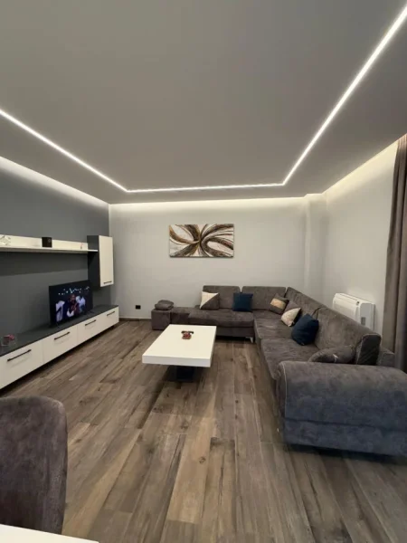 Tirane, jepet me qera apartament 1+1 Kati 1, 800 € 