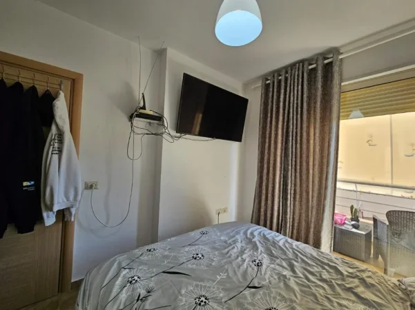 Tirane, jepet me qera apartament 1+1 Kati 3, 45 m² 400 € (RRUGA PETI)