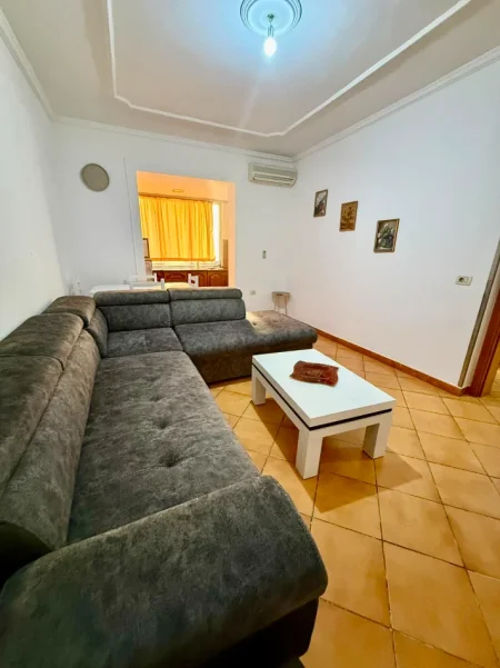 Tirane, jepet me qera apartament 2+1 Kati 5, 500 € (Brryli)