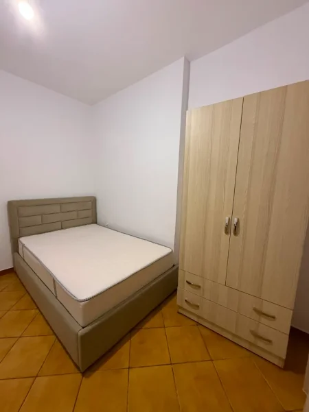 Tirane, jepet me qera apartament 2+1 Kati 5, 500 € (Brryli)
