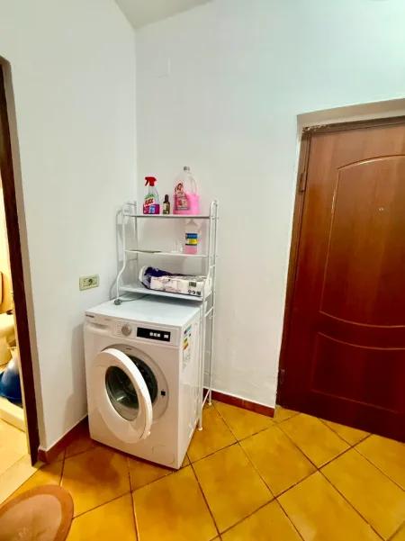 Tirane, jepet me qera apartament 2+1 Kati 5, 500 € (Brryli)