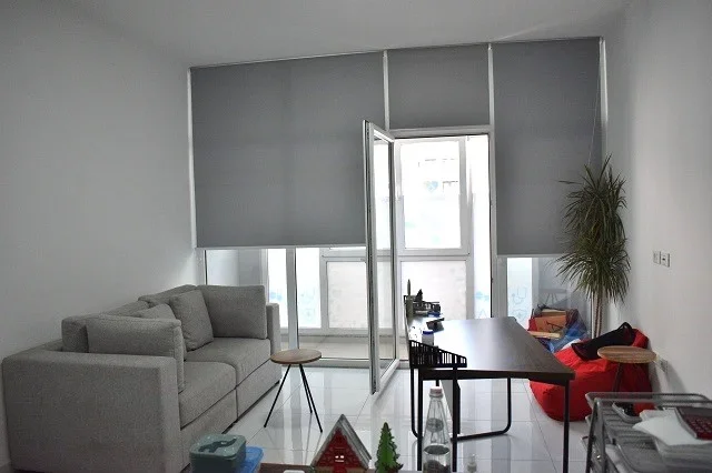 Tirane, jepet me qera apartament 2+1+Ballkon , 106 m² 1.200 € (Komuna Parisit)