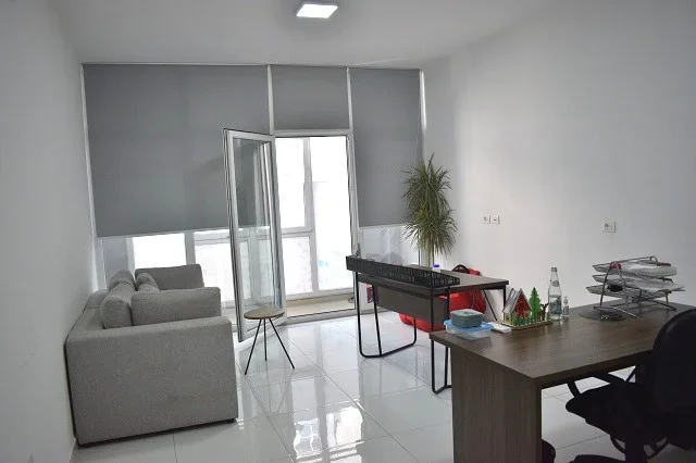 Tirane, jepet me qera apartament 2+1+Ballkon , 106 m² 1.200 € (Komuna Parisit)