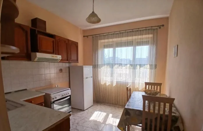 Tirane, jepet me qera apartament 1+1 Kati 3, 60 m² 500 € (PRANE BAR OSLO)