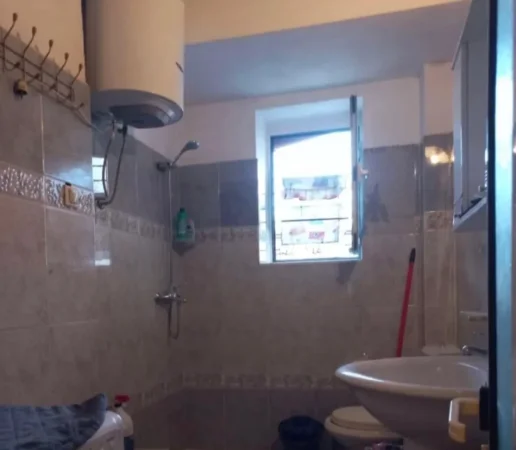 Tirane, jepet me qera apartament 1+1 Kati 3, 60 m² 500 € (PRANE BAR OSLO)