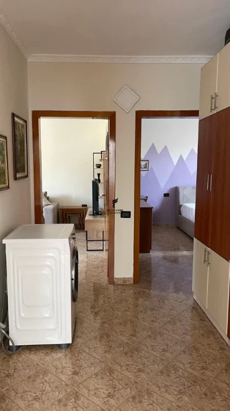Tirane, jepet me qera apartament 1+1 Kati 5, 60 m² 450 € (PORCELANI)