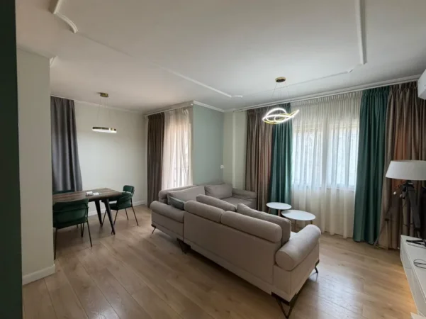 Tirane, jepet me qera apartament 2+1 Kati 3, 950 € (KOMUNA E PARISIT)