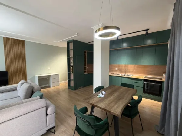 Tirane, jepet me qera apartament 2+1 Kati 3, 950 € (KOMUNA E PARISIT)
