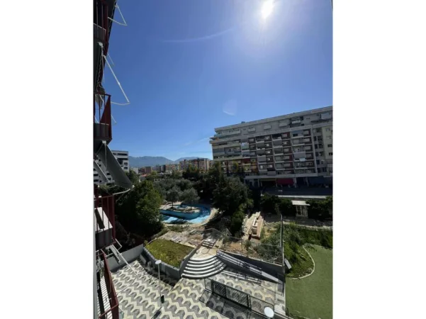 Tirane, jepet me qera apartament 1+1 Kati 3, 65 m² 527 € (UNAZA E RE)