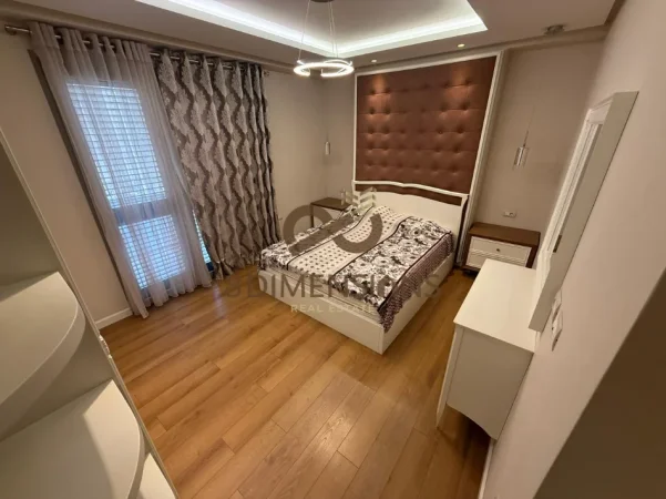 Tirane, jepet me qera apartament 3+1+Ballkon Kati 3, 125 m² 850 € (kinostudio)