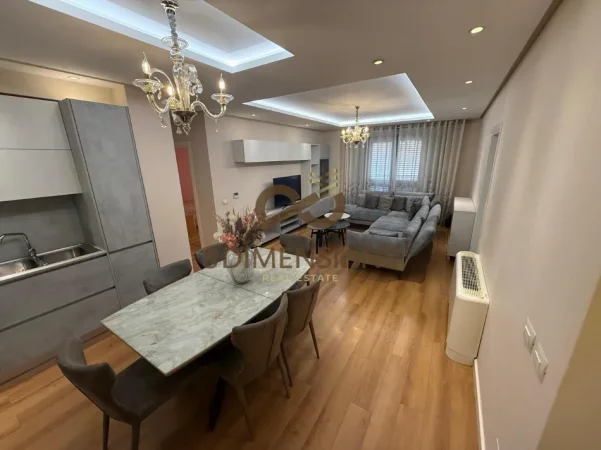 Tirane, jepet me qera apartament 3+1+Ballkon Kati 3, 125 m² 850 € (kinostudio)