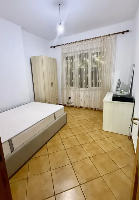 Tirane, jepet me qera apartament 2+1 Kati 5, 80 m² 500 € (BRRYLI)