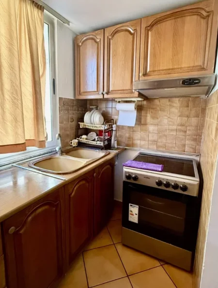 Tirane, jepet me qera apartament 2+1 Kati 5, 80 m² 500 € (BRRYLI)