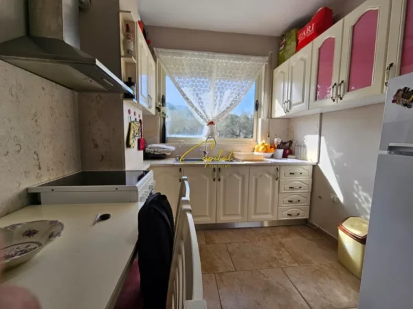 Tirane, jepet me qera apartament 1+1 Kati 3, 45 m² 450 € (LIQENI I THATE)