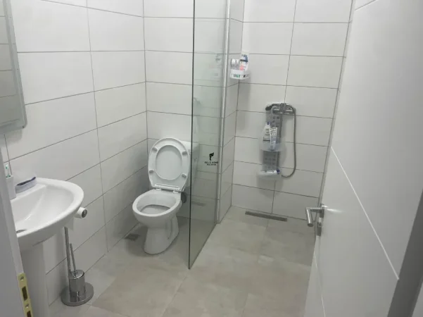 Tirane, jepet me qera apartament 2+1 Kati 7, 110 m² 700 € (BRRYLI)