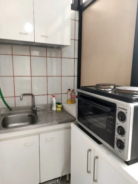Tirane, jepet me qera apartament 1+1 Kati 3, 60 m² 500 € (Rruga Elbasanit, ish 7 Xhuxhat)