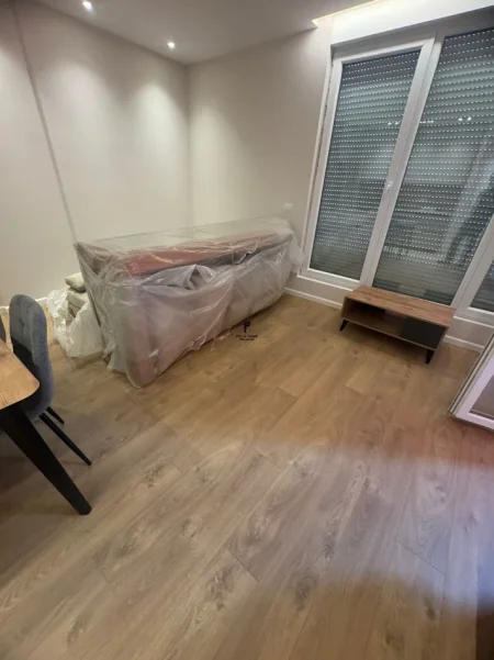 Tirane, jepet me qera apartament 1+1 Kati 2, 65 m² 650 € (STACIONI I TRENIT)