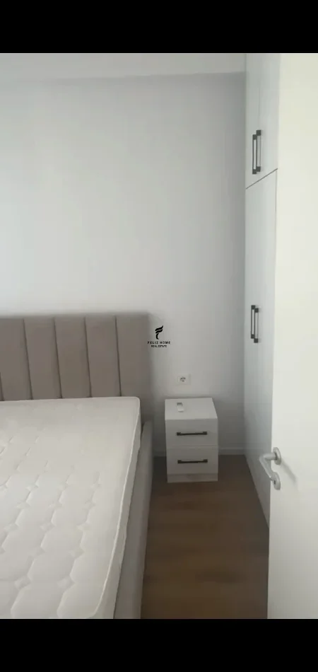 Tirane, jepet me qera apartament 1+1 Kati 8, 65 m² 450 € (ALI DEMI)