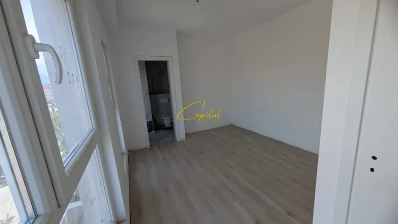Tirane, jepet me qera zyre Kati 1, 70 m² 400 € (KOMPLEKSI AURA)