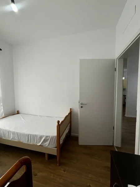 Tirane, jepet me qera apartament 2+1+Ballkon Kati 7, 111 m² 500 € (Ali Demi, Rezidenca Kadiu)