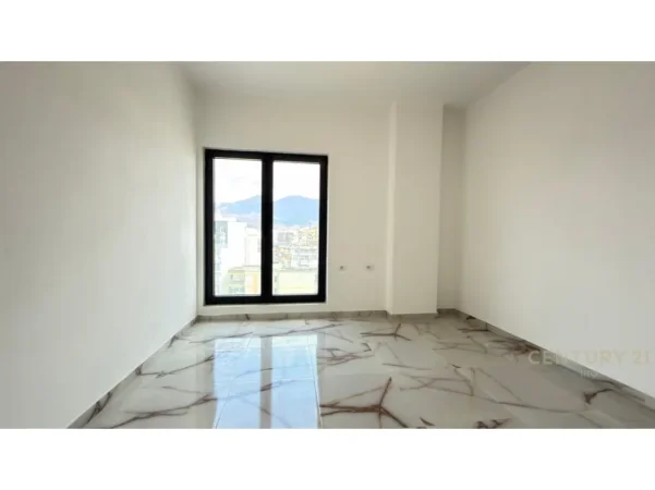 Tirane, jepet me qera zyre Kati 10, 108 m² 1.000 € (rruga e Barrokadave)