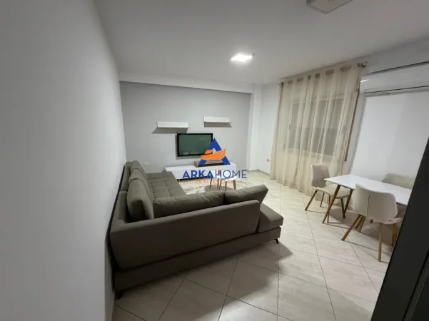 Tirane, jepet me qera apartament 2+1+Ballkon Kati 7, 100 m² 685 € 
