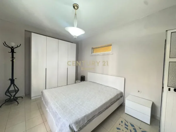 Tirane, jepet me qera apartament 2+1 Kati 3, 90 m² 600 € (Zog Zi)
