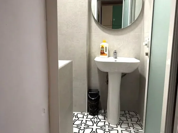 Tirane, jepet me qera apartament 1+1 Kati 0, 65 m² 480 € 