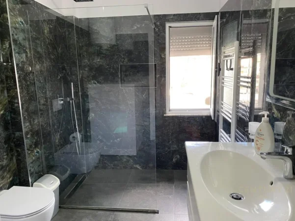 Tirane, jepet me qera apartament 2+1 Kati 4, 110 m² 700 € (rruga Haxhi Dalliu)